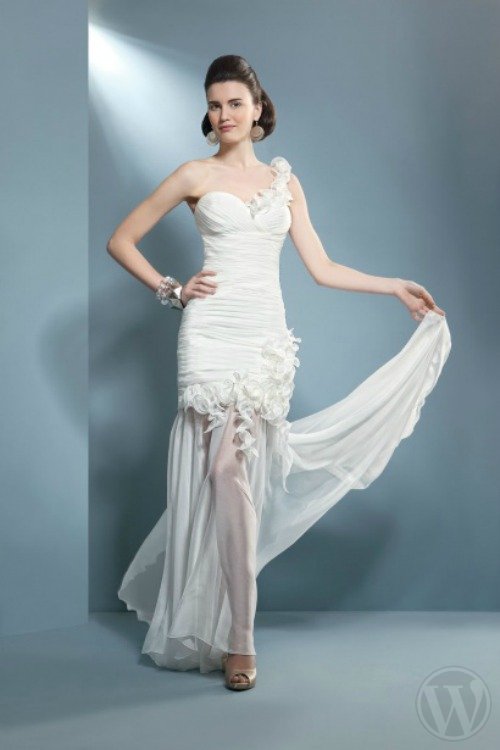 White dress Demetrios 2012 Mod. SE107 - Photo: www.demetriosbride.com