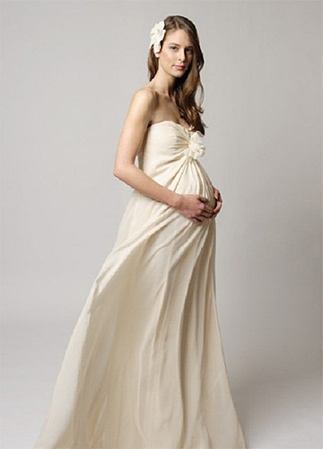 dress for Pregnant bride