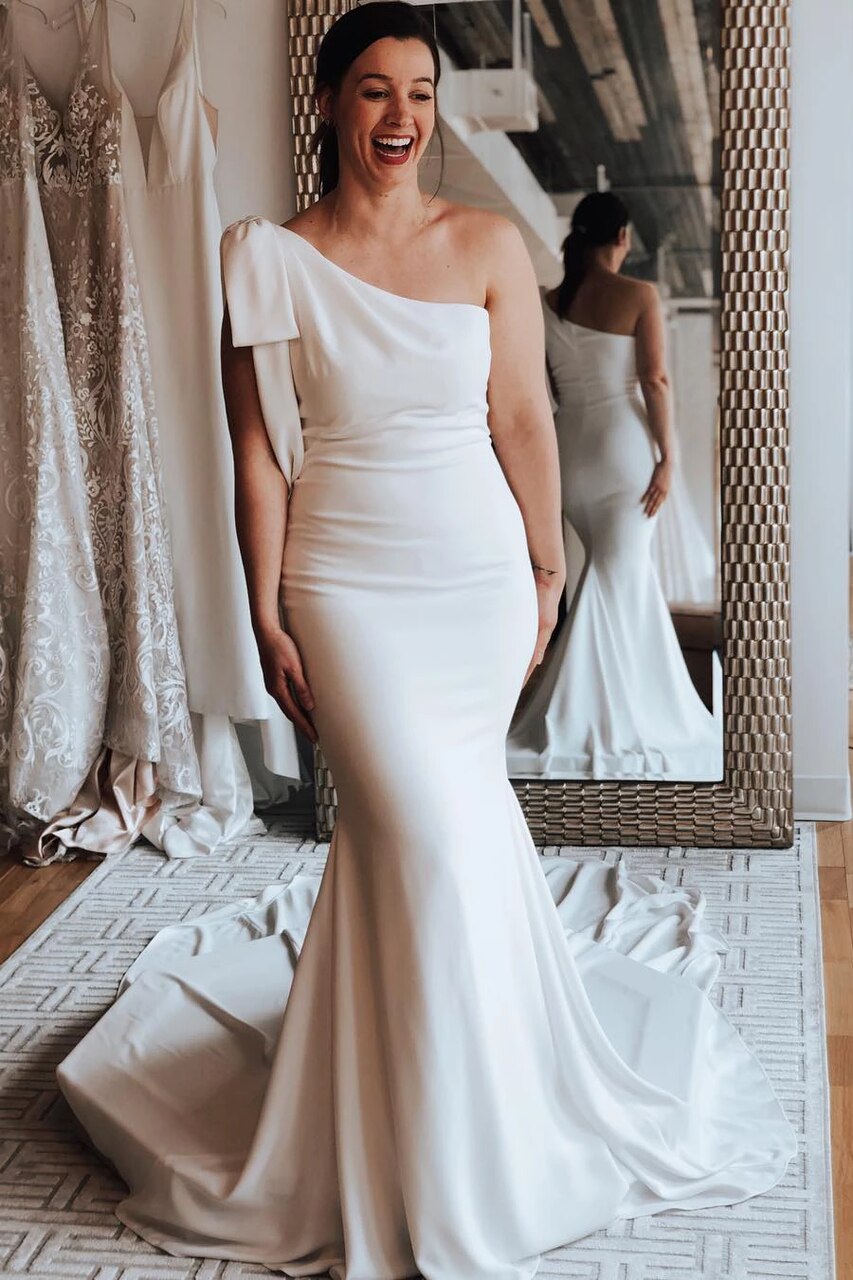 The Elegant and Beautiful One-Shoulder Wedding Dresses
